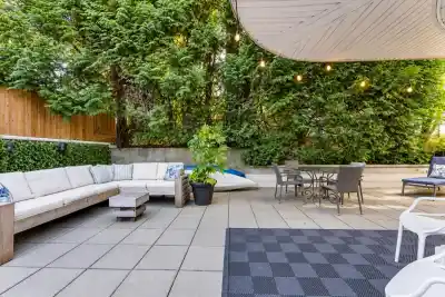 102 320 W 2ND STREET, North Vancouver BC V7M 1E1