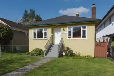 6445 ONTARIO STREET, Vancouver BC V5W 2N1