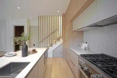 2 3315 W 10TH STREET, Vancouver BC V6R 2E5