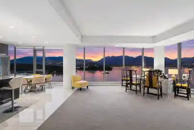 1102 277 THURLOW STREET, Vancouver BC V6C 0C1