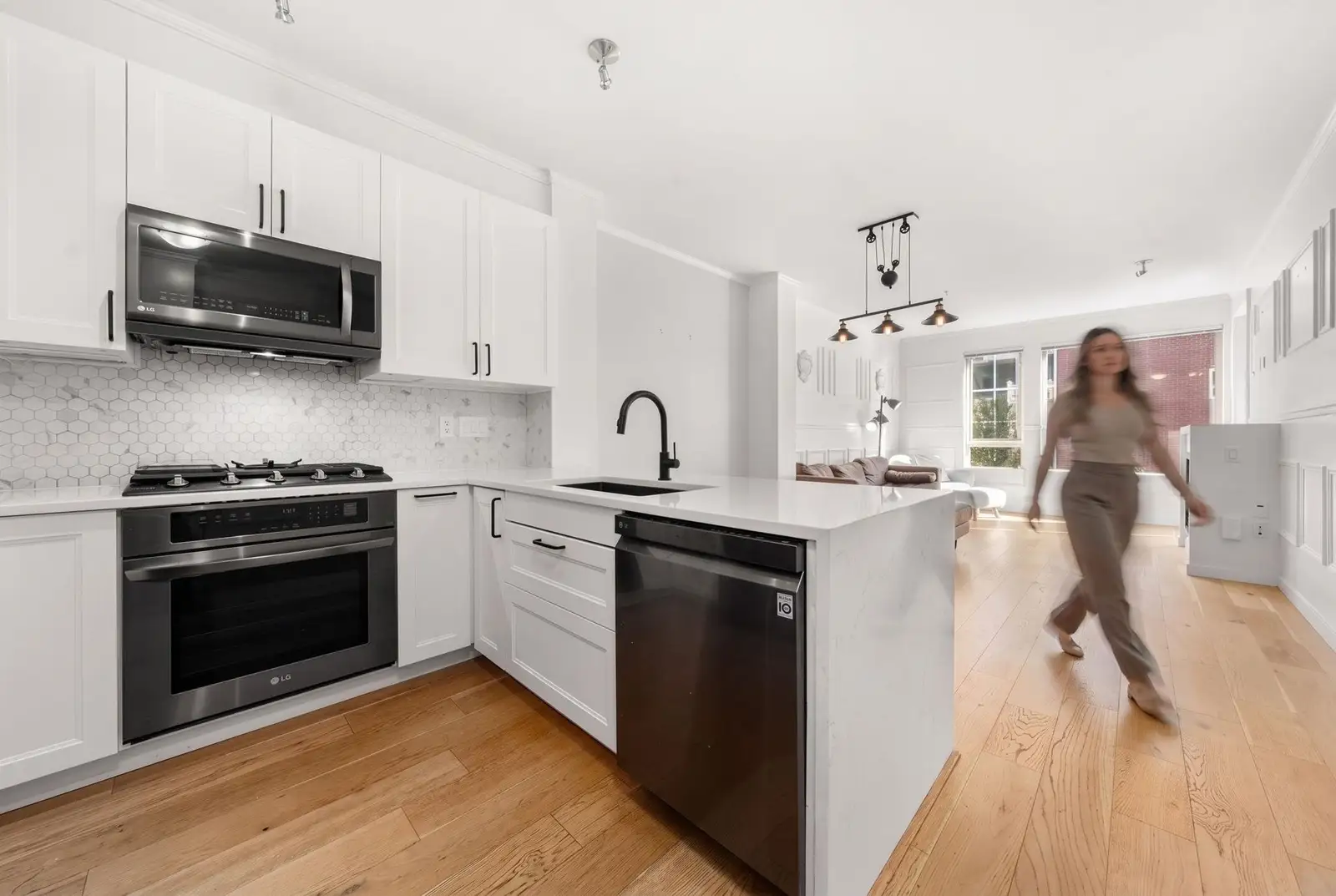 417 119 W 22ND STREET, North Vancouver BC V7M 0B4