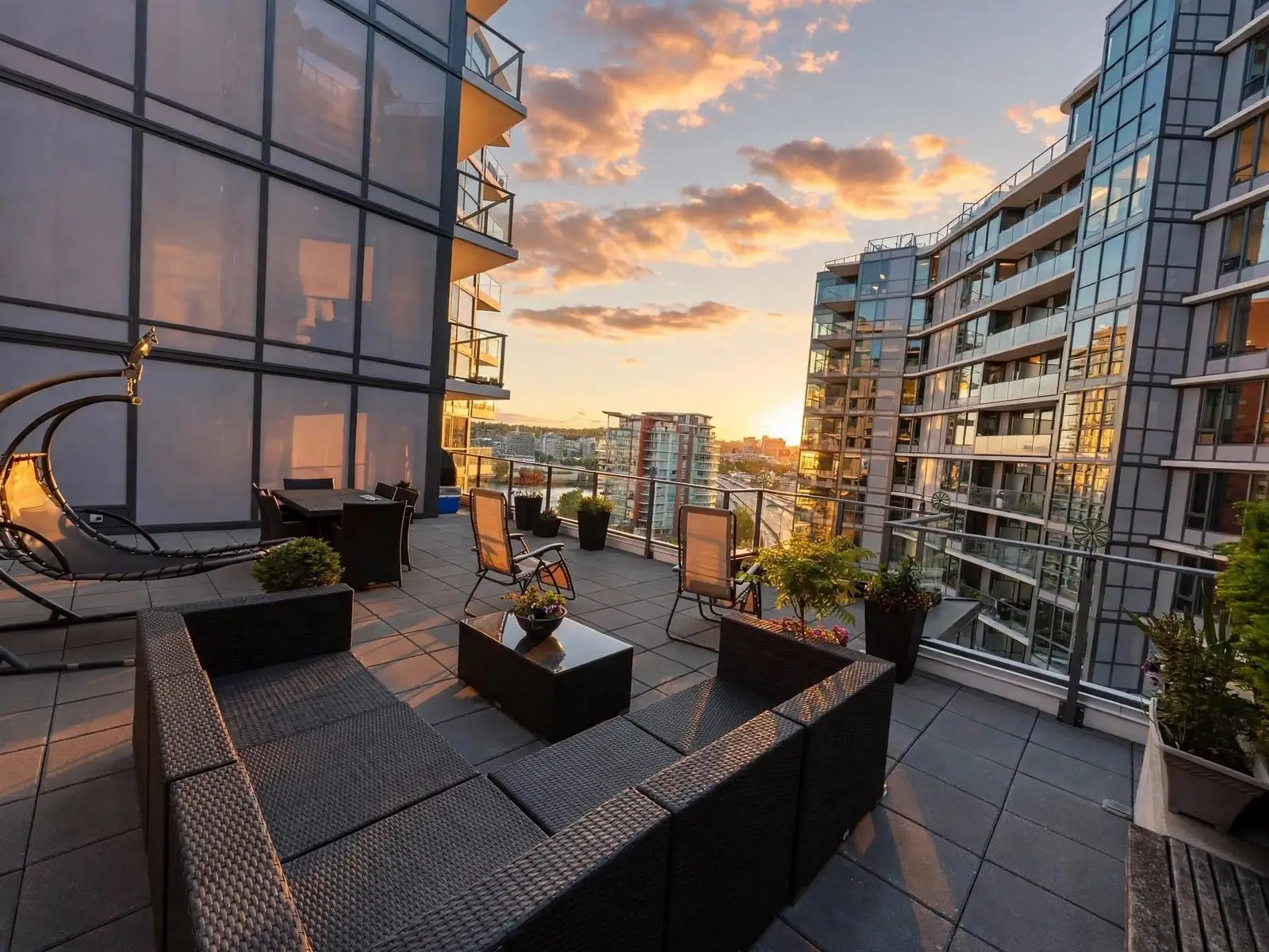 1251 38 SMITHE STREET, Vancouver BC V6B 0P3