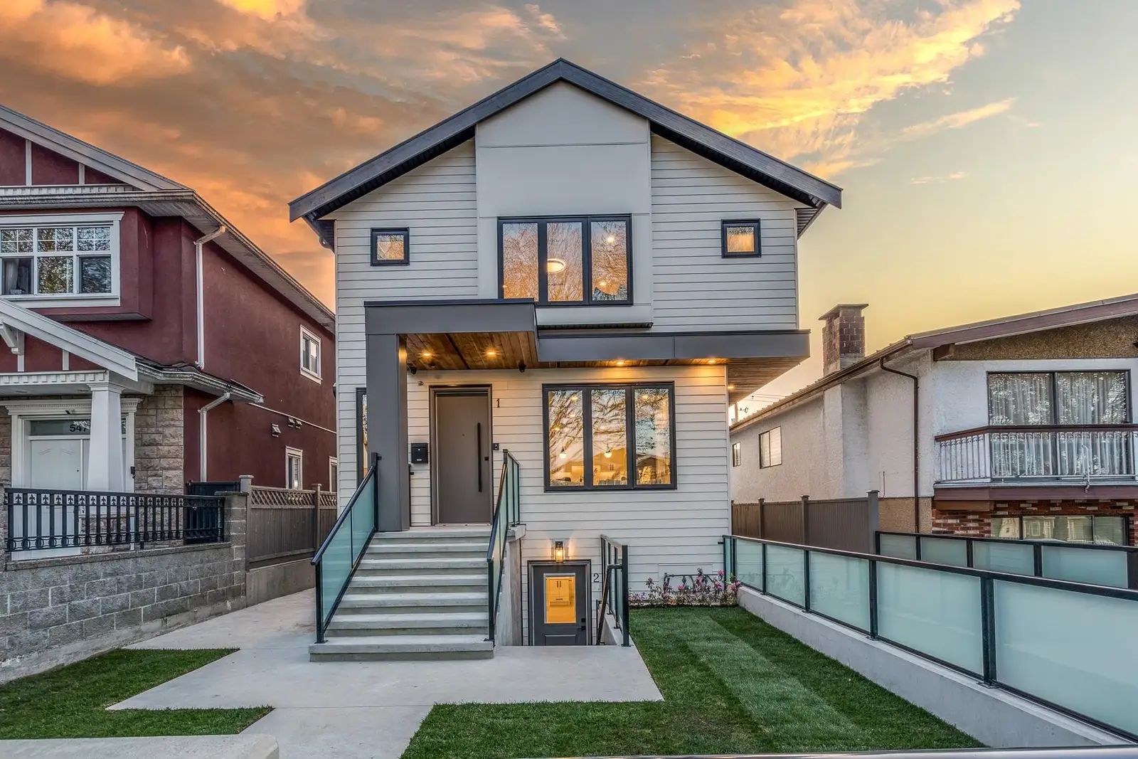 1 5461 RHODES STREET, Vancouver BC V5R 3P1