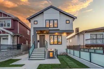 1 5461 RHODES STREET, Vancouver BC V5R 3P1
