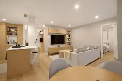 204 1345 COMOX STREET, Vancouver BC V6E 4E4