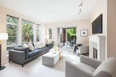 206 678 W QUEENS ROAD, North Vancouver BC V7N 2L3