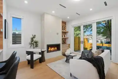 1 2438 E 20TH AVENUE, Vancouver BC V5M 2T6