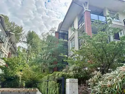202 200 CAPILANO ROAD, Port Moody BC V3H 5N1