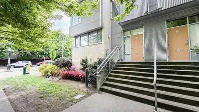 390 E 11TH AVENUE, Vancouver BC V5T 4V9