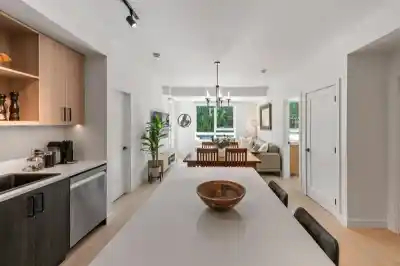 214 2002 ST. GEORGE STREET, Port Moody BC V3H 0N4