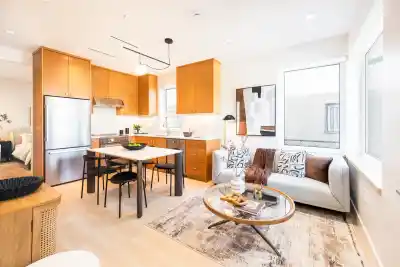 2 2995 ADANAC STREET, Vancouver BC V5K 2N4