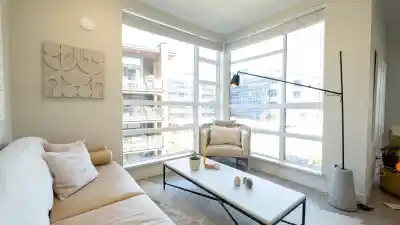 409 719 W 3RD STREET, North Vancouver BC V7M 0E7