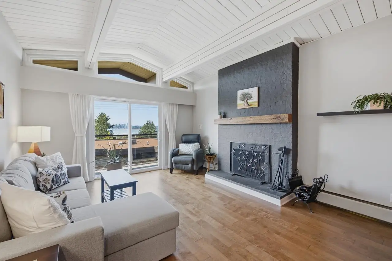 304 325 W 3RD STREET, North Vancouver BC V7M 1G3