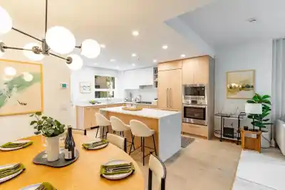 140 2050 GLENAIRE DRIVE, North Vancouver BC V7P 1Y3