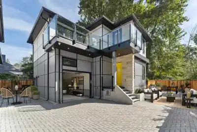 842 ST. DENIS AVENUE, North Vancouver BC V7J 2G4
