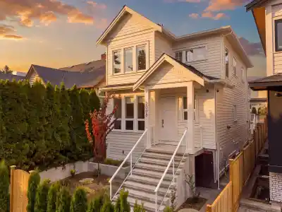 2008 WESTVIEW DRIVE, North Vancouver BC V7M 3B2
