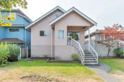2560 ADANAC STREET, Vancouver BC V5K 2M5
