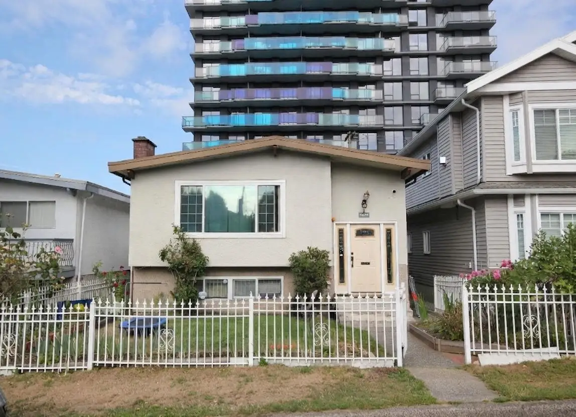 5075 PAYNE STREET, Vancouver BC V5R 4J5