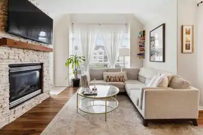 401 3142 ST JOHNS STREET, Port Moody BC V3H 5E5