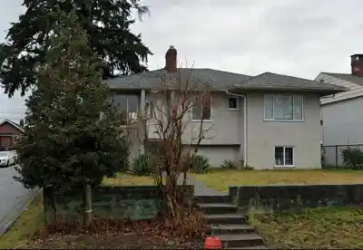 3507 MONMOUTH AVENUE, Vancouver BC V5R 5S1