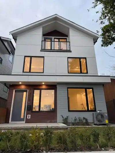 1 3547 E GEORGIA STREET, Vancouver BC V5K 2L9
