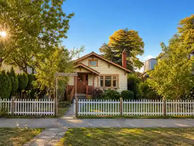 4117 W 11TH AVENUE, Vancouver BC V6R 2L5