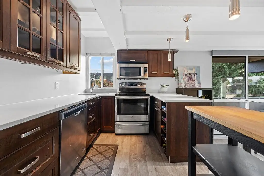 201 341 MAHON AVENUE, North Vancouver BC V7M 3E1