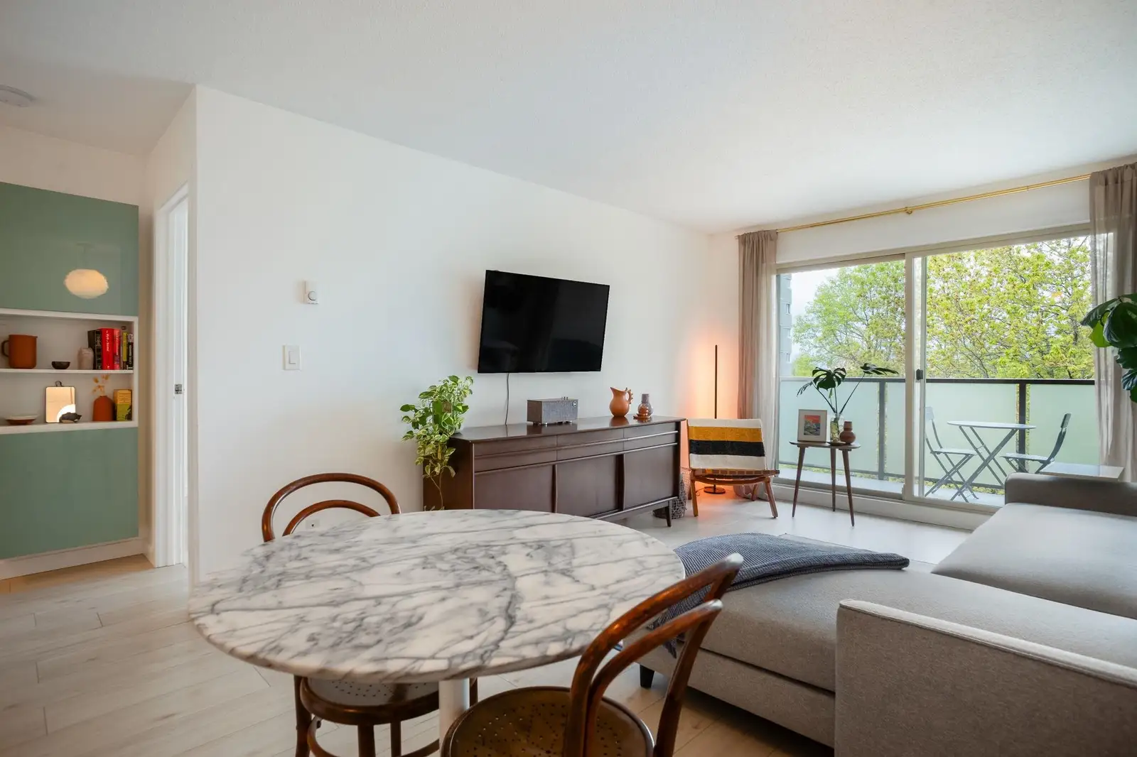 405 1864 FRANCES STREET, Vancouver BC V5L 1Z7