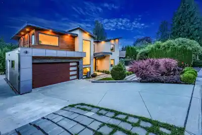 4399 HIGHLAND BOULEVARD, North Vancouver BC V7R 2Z8