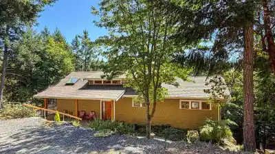 6608 RAZOR POINT ROAD, Pender Island BC V0N 2M1