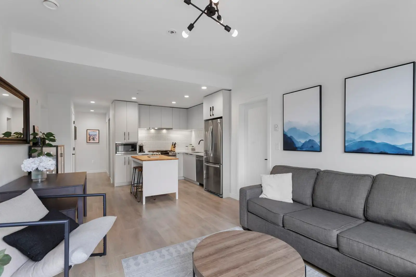 301 3018 ST GEORGE STREET, Port Moody BC V3H 2H7