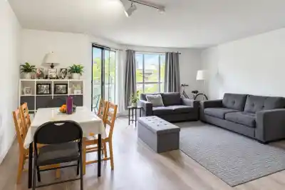 205 3455 ASCOT PLACE, Vancouver BC V5R 6B7