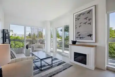 321 422 E 3RD STREET, North Vancouver BC V7L 0K1