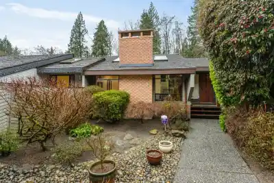 5639 WHITE PINE LANE, North Vancouver BC V7R 4S1