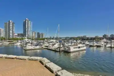 2306 1033 MARINASIDE CRESCENT, Vancouver BC V6Z 3A3