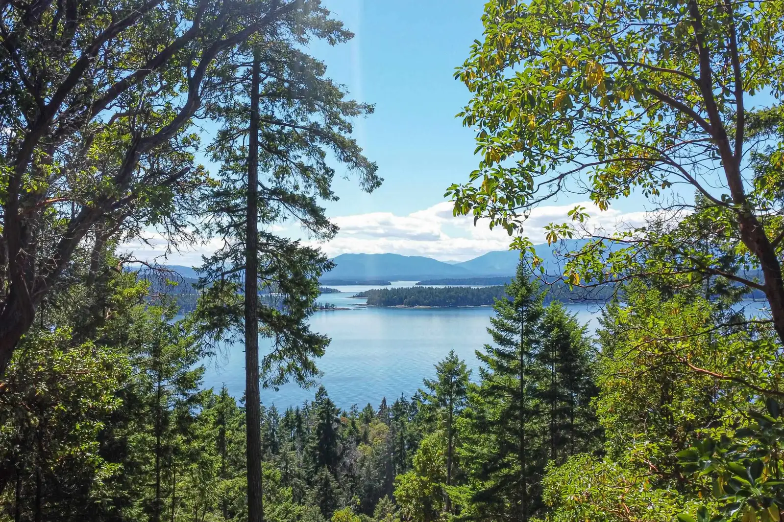 580 340 MANASTEE ROAD, Galiano Island BC V0N 1P0