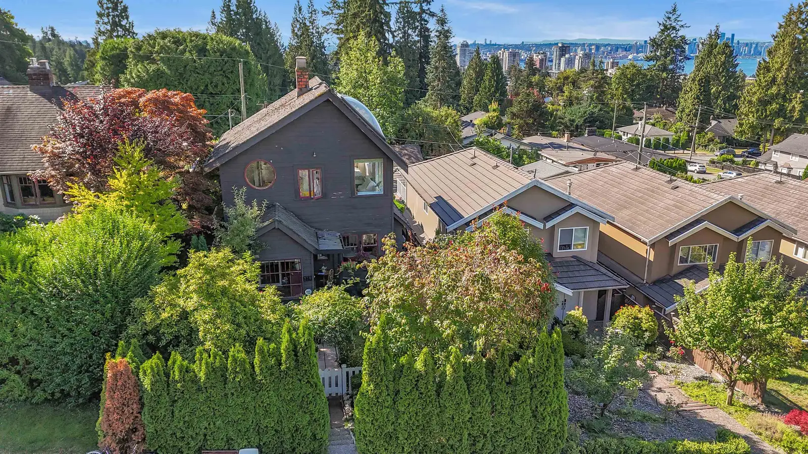 319 E 27TH STREET, North Vancouver BC V7N 1B9