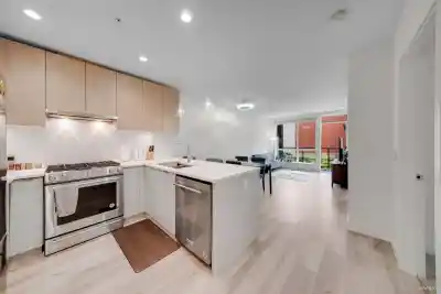 207 128 E 8TH STREET, North Vancouver BC V7L 1Y7