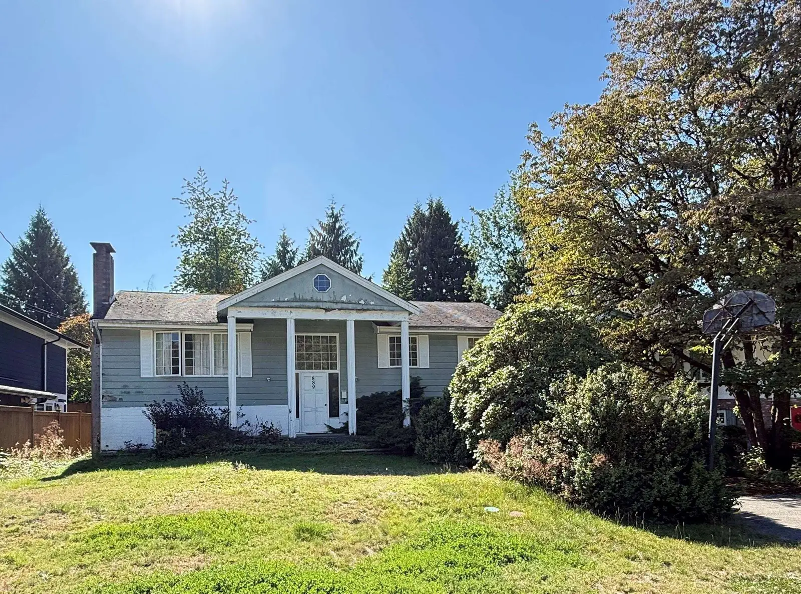 889 ROSS ROAD, North Vancouver BC V7K 1C4