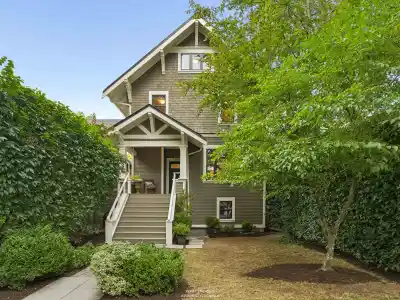559 W 18TH AVENUE, Vancouver BC V5Z 1V7