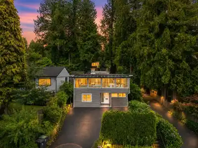 3570 LONSDALE AVENUE, North Vancouver BC V7N 3K4