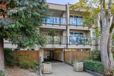 211 1440 E BROADWAY, Vancouver BC V5N 5P2
