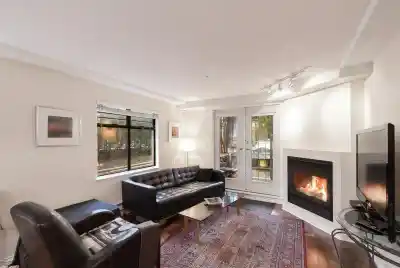 101 2829 ASH STREET, Vancouver BC V5Z 4P5