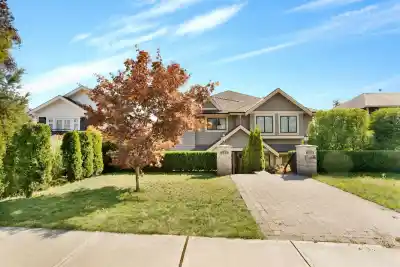 545 E 4TH STREET, North Vancouver BC V7L 1J7