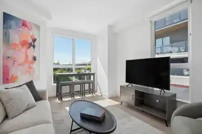 204 333 ST. DAVIDS AVENUE, North Vancouver BC V7L 3N7