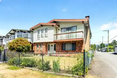 2871 E 18TH AVENUE, Vancouver BC V5M 2R1