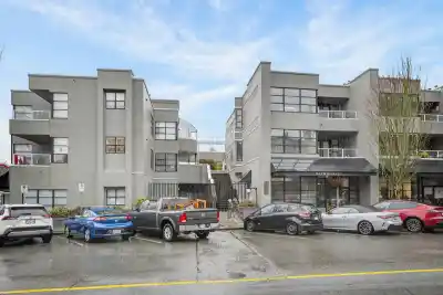 205 3151 WOODBINE DRIVE, North Vancouver BC V7R 2S4