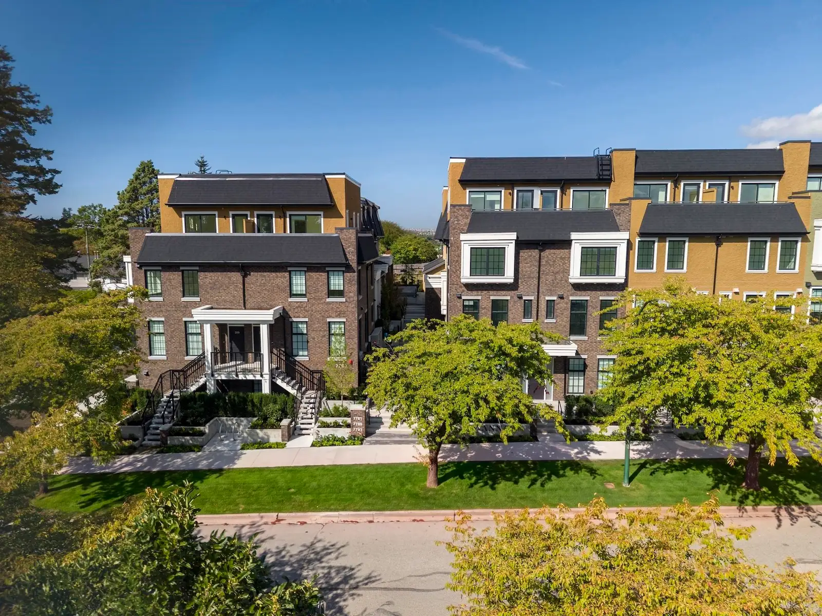 221 7789 YUKON STREET, Vancouver BC V5X 2Y4