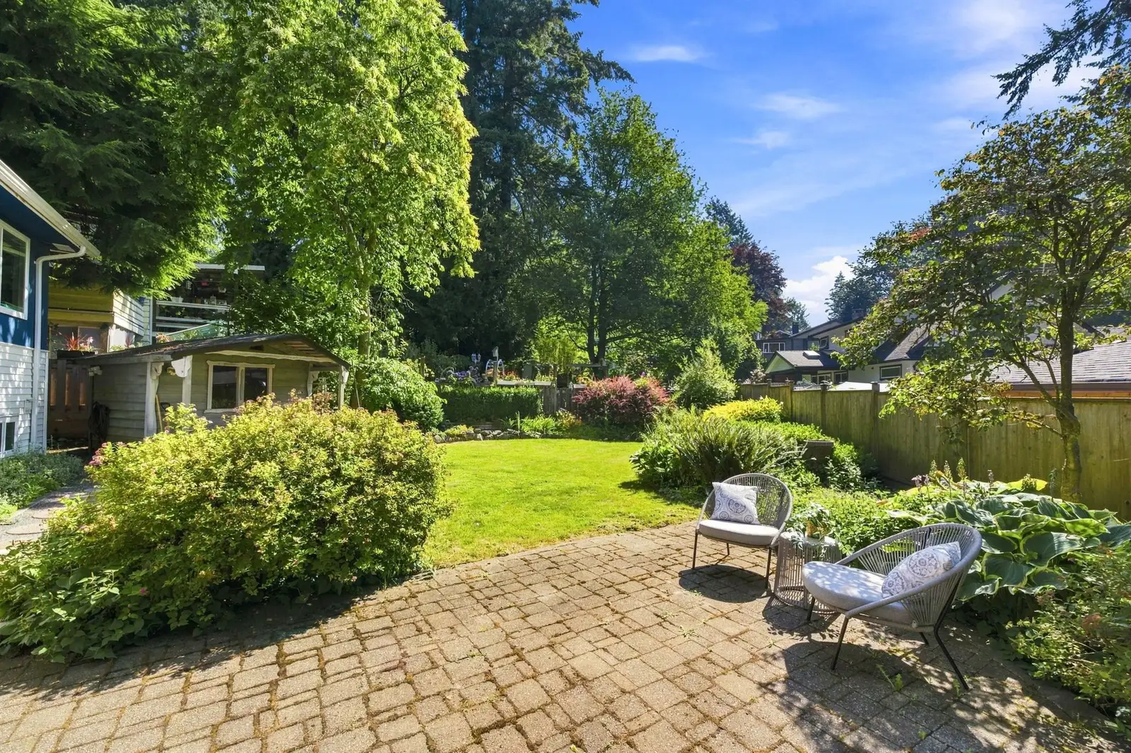 1611 LYNN VALLEY ROAD, North Vancouver BC V7J 2B5