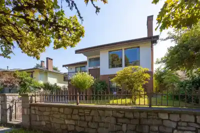 5618 LANCASTER STREET, Vancouver BC V5R 4A5